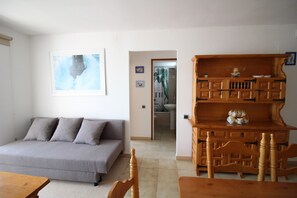 Smart TV - Coastal Getaway with Stunning Views (Empuriabrava)