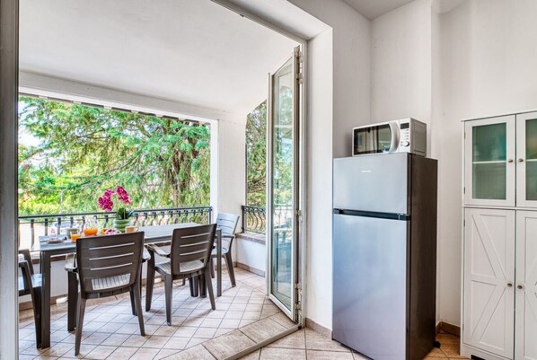Fridge, microwave, toaster, ice maker
