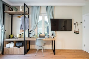 Deluxe Studio, Non Smoking | Premium bedding, memory-foam beds, desk, blackout curtains