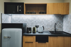 Apartamento luxo, 1 quarto, para não fumantes | Cozinha americana privada | Geladeira, cafeteira/chaleira, chaleira elétrica