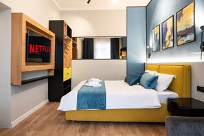 Premium bedding, memory foam beds, desk, blackout drapes - Luxury Apart-Hotel Bucharest (Bucharest)