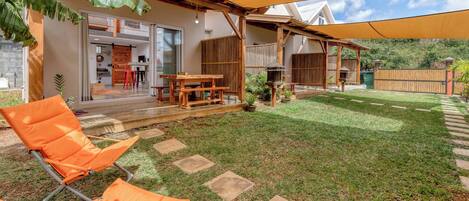 تناول الطعام بالخارج