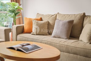 อพาร์ทเมนท์, 2 ห้องนอน, วิวเมือง | บริเวณนั่งเล่น | สมาร์ททีวี 43 นิ้ว พร้อมช่องเคเบิล, Netflix, บริก��ารสตรีมมิ่ง