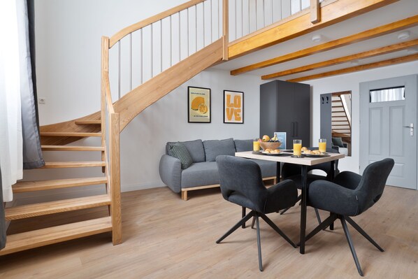 Apartamento superior, 1 cama de matrimonio con sofá cama | Zona de estar