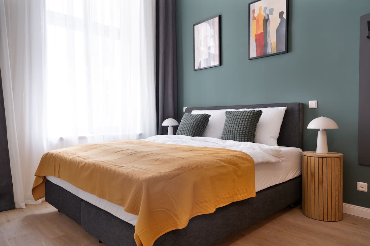 Classic Studio, 1 Queen Bed | Free WiFi