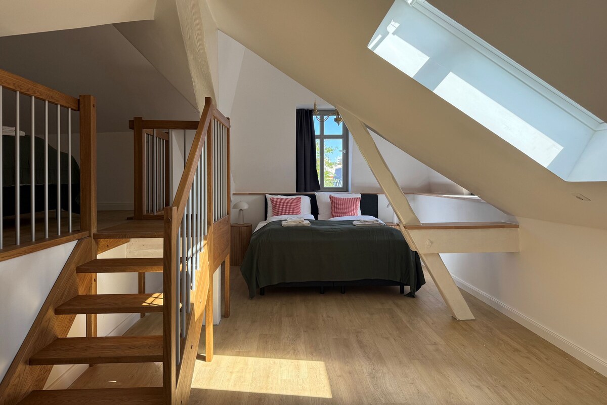 Family Apartment | Free WiFi, bed sheets