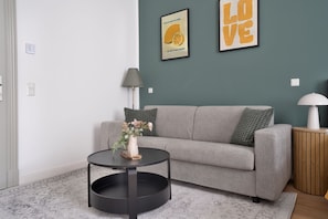 Deluxe Apartment, 1 Queen Bed with Sofa bed | Living area - Zentrale Apartments I home2share (Halle (Saale))