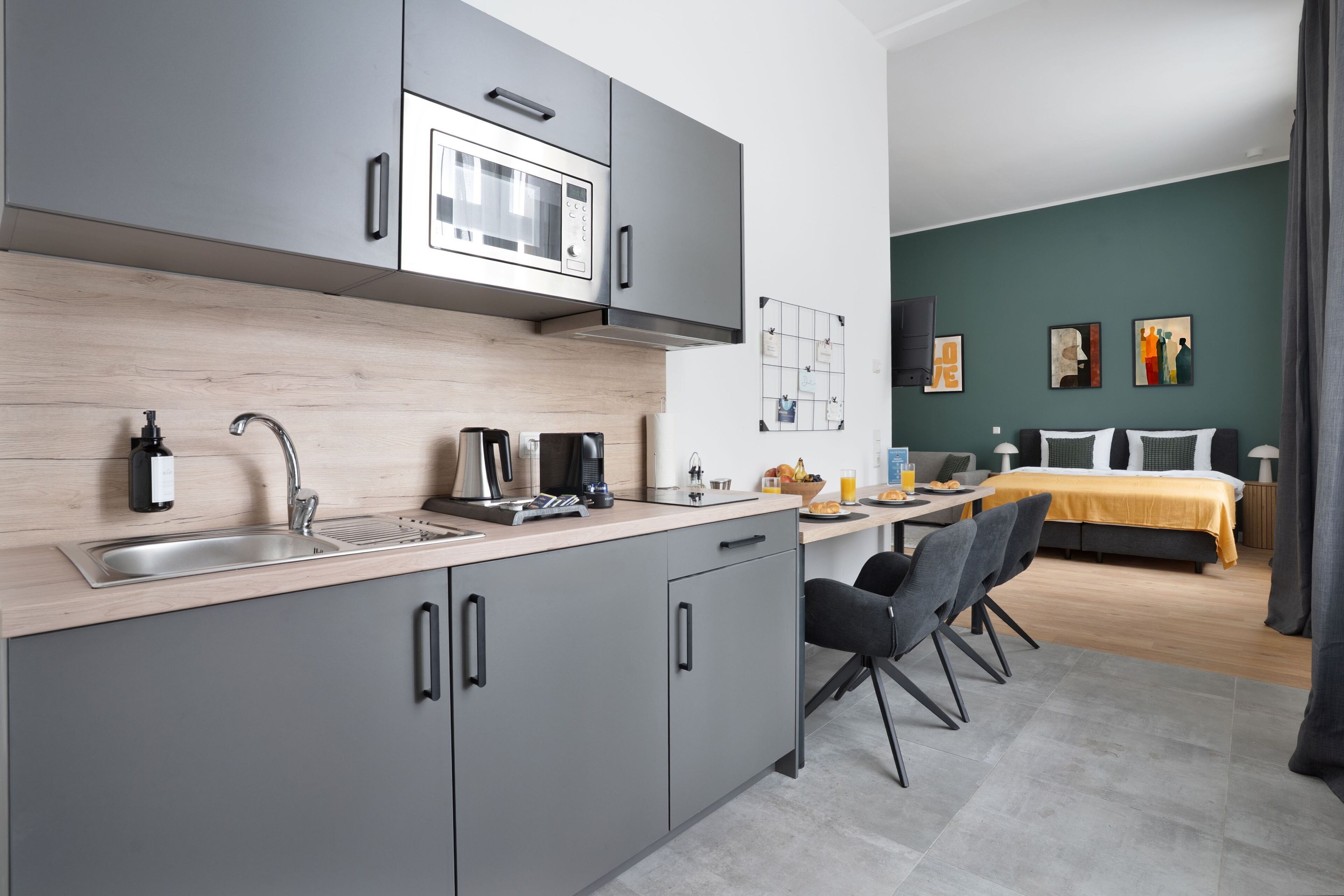 豪華公寓, 1 張加大雙人床和 1 張沙發床 | 私人廚房 | 電冰箱、微波爐、爐台、鍋具/餐盤/廚房用品