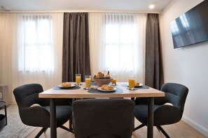 Exclusive Apartment, 1 Queen Bed with Sofa bed | Living area