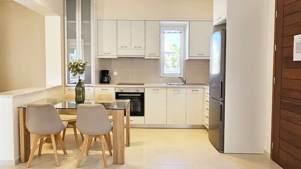 Luxe appartement, uitzicht op zwembad | Privékeuken
