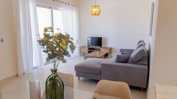 Luxury Apartment, Pool View | Blackout drapes, iron/ironing board, free WiFi