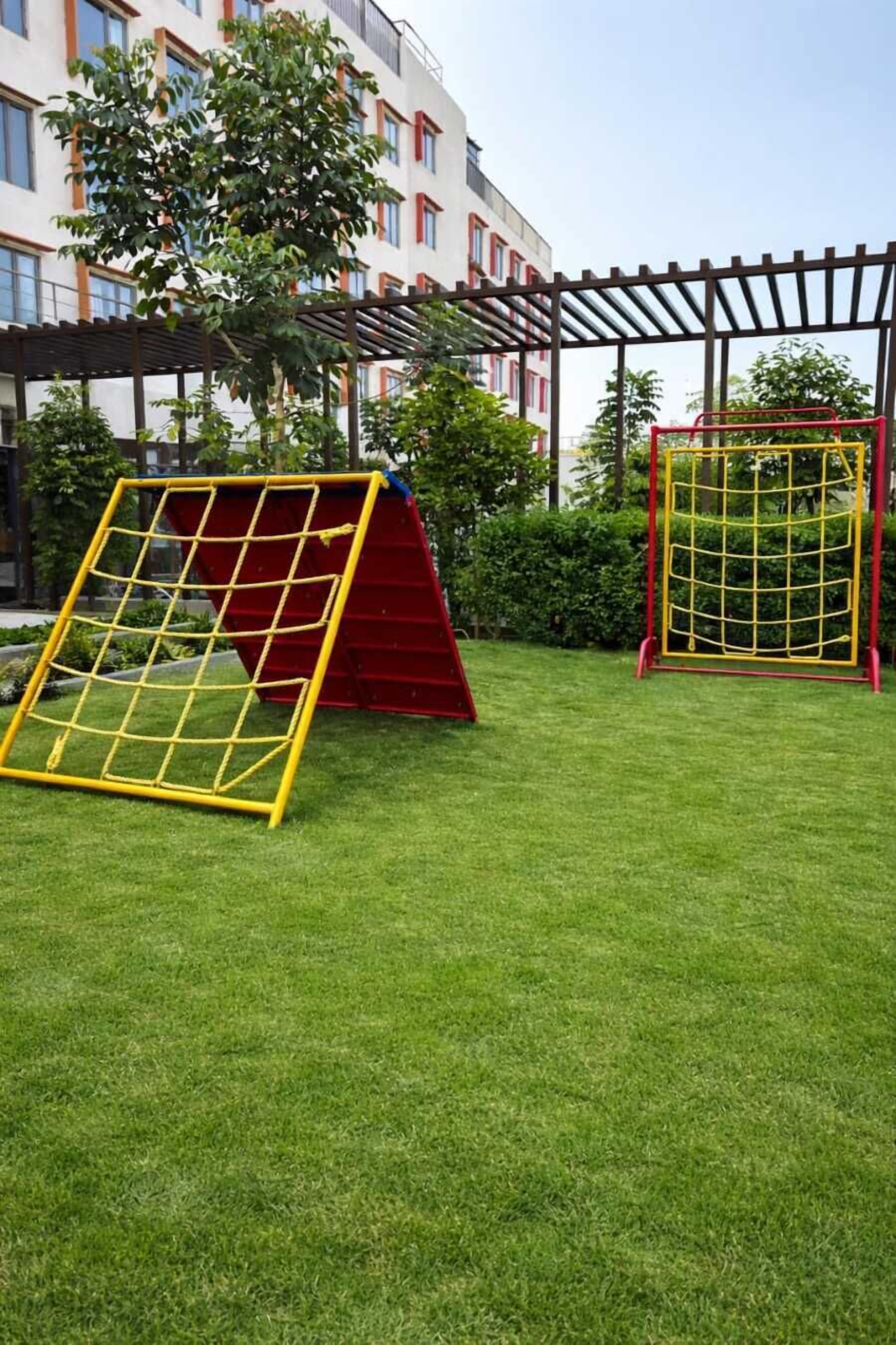 Kawasan main kanak-kanak – terbuka