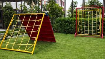 Kawasan main kanak-kanak – terbuka