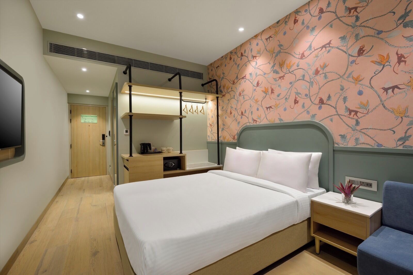 Luxe Queen Room | Desk, laptop workspace, free WiFi