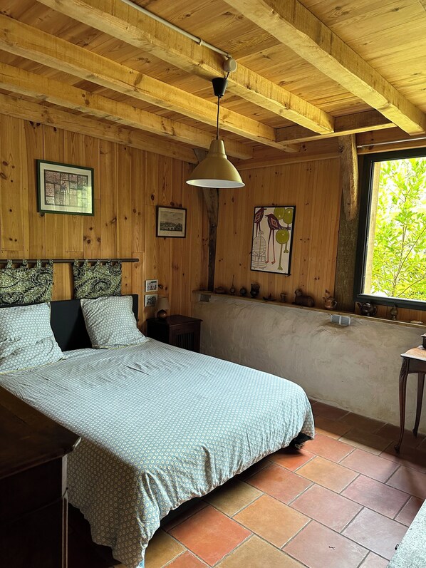 2 chambres, fer et planche à repasser, Wi-Fi, draps fournis