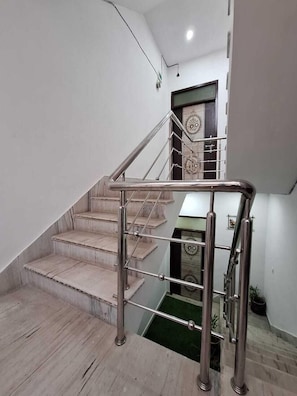 Pintu masuk hartanah