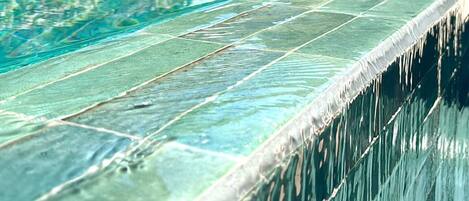 Piscine extérieure, piscine chauffée