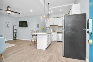 Mikrowelle, Ofen, Herdplatte, Geschirrspüler