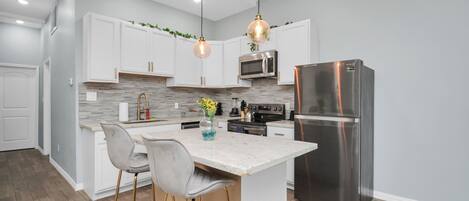 Mikrowelle, Ofen, Herdplatte, Geschirrspüler