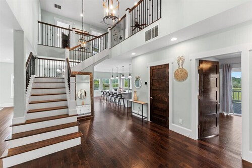 Riverfront Luxury - Gym, Game Room, Pet-Friendly