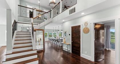 Riverfront Luxury - Gym, Game Room, Pet-Friendly