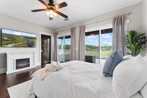 4 chambres, bureau, fer et planche à repasser, lit parapluie