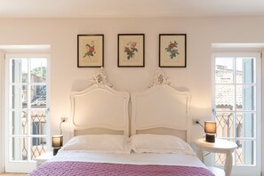 2 bedrooms, iron/ironing board, free WiFi, bed sheets - Large Sunny Apartment in Verona - Sleeps 8 - Easy Free Parking (Parona)