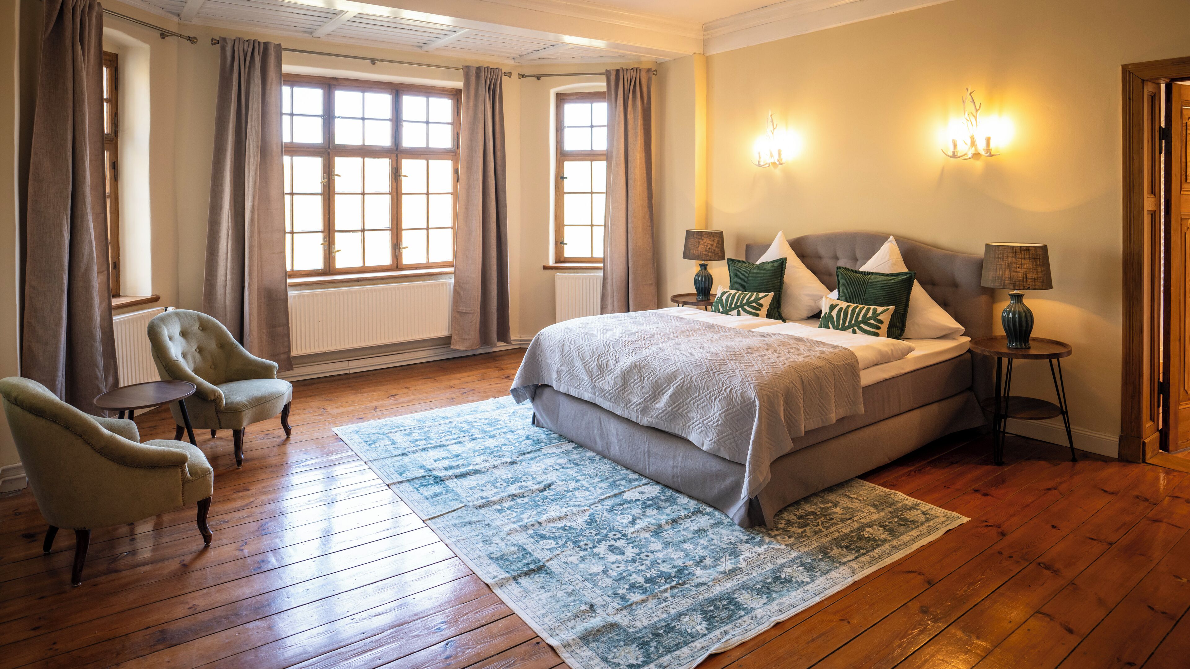 10 habitaciones, cuna de viaje, wifi gratis y ropa de cama 