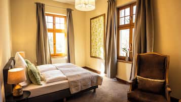 10 quartos, berço de viagem, Wi-Fi de cortesia, roupa de cama