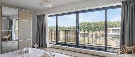 3 habitaciones, tabla de planchar con plancha, wifi y ropa de cama