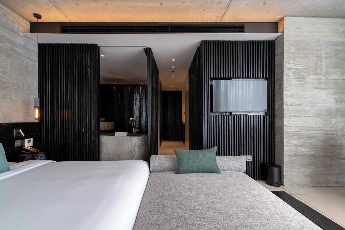 Balcon de Soie | Bộ đồ giường cao cấp, nệm có lớp đệm bông, minibar 
