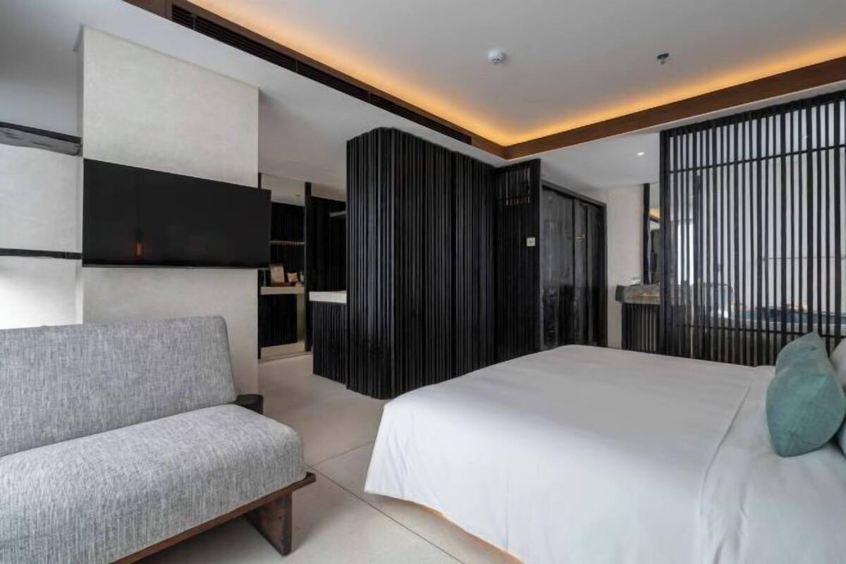 Bộ đồ giường cao cấp, nệm có lớp đệm bông, minibar 