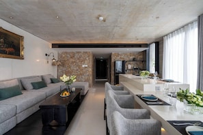 Suite Studio Luxe, balcon | Coin séjour