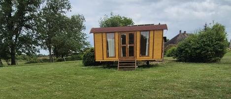 المنشأة من الخارج