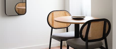 Suite Confort | Décor unique, ameublement unique, bureau