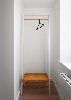 Chambre Simple | Décoration personnalisée, ameublement personnalisé, bureau