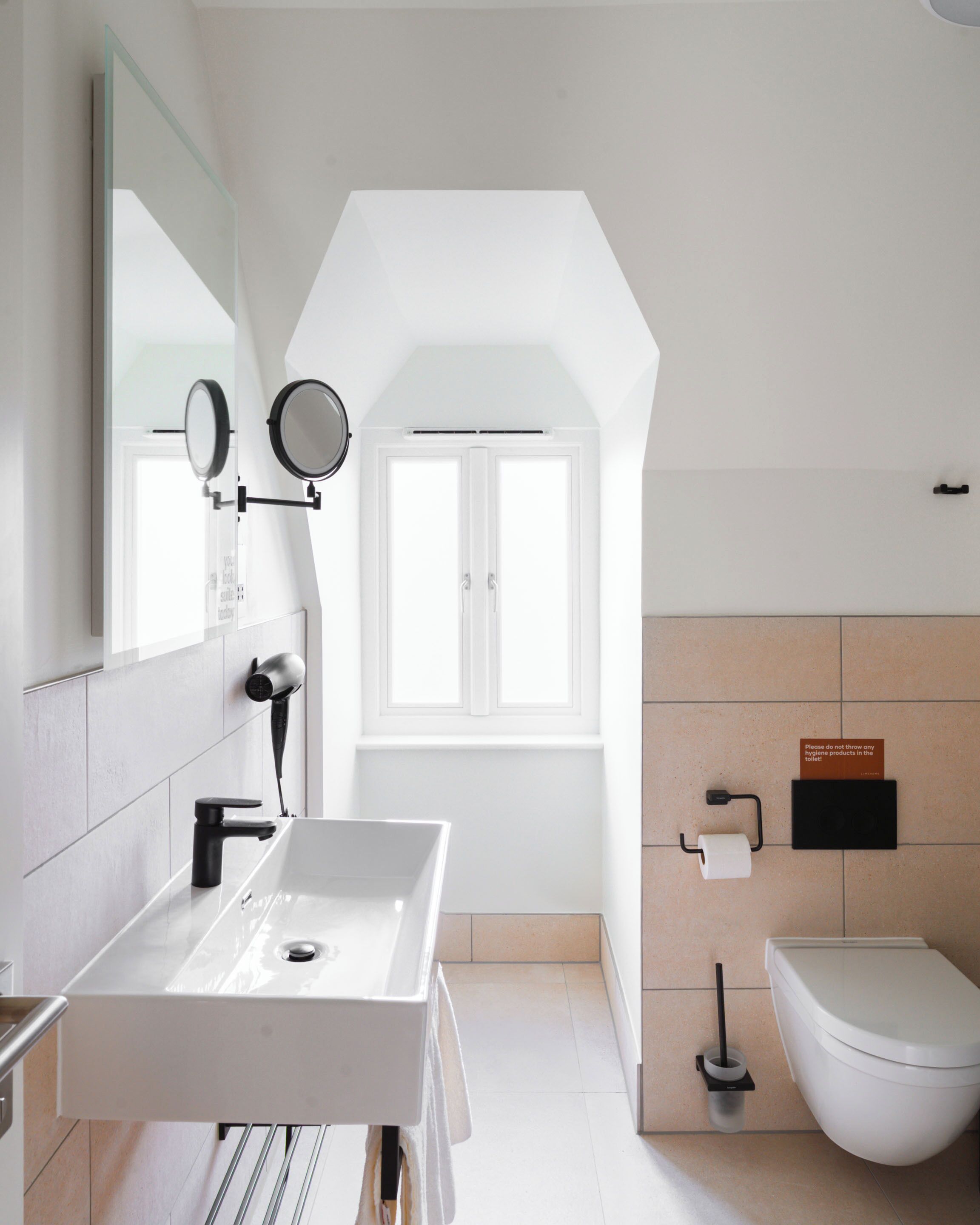Comfort Suite | Bathroom | Shower, eco-friendly toiletries, hair dryer, towels