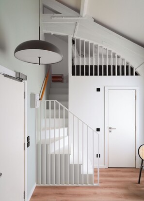 舒適套房 | 獨特裝潢、布置獨特、書桌、筆電工作空間