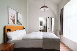 Comfort Suite | Individually decorated, individually furnished, desk, laptop workspace