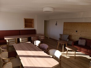 Dining - Spacious house for up to 14 people, tranquility between forest and mountain (Hohrod)