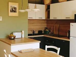 Fridge, microwave, dishwasher, coffee/tea maker
