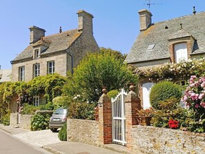 Exterior - Charming South Garden Apartment, Pets Allowed, Parking, Barfleur (Barfleur)