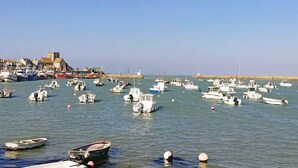 Marina - Charming South Garden Apartment, Pets Allowed, Parking, Barfleur (Barfleur)