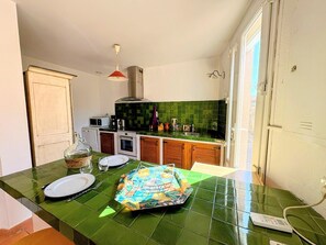 Micro-ondes, four, plaque de cuisson, lave-vaisselle