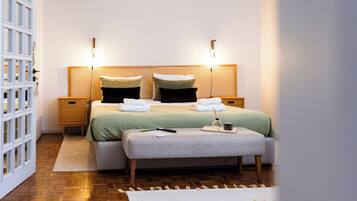 5 bedrooms, WiFi, bed sheets