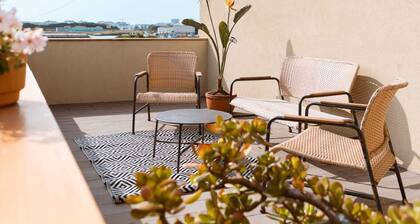 Spacious 5-bedroom house with WiFi and AC in delightful Azurara