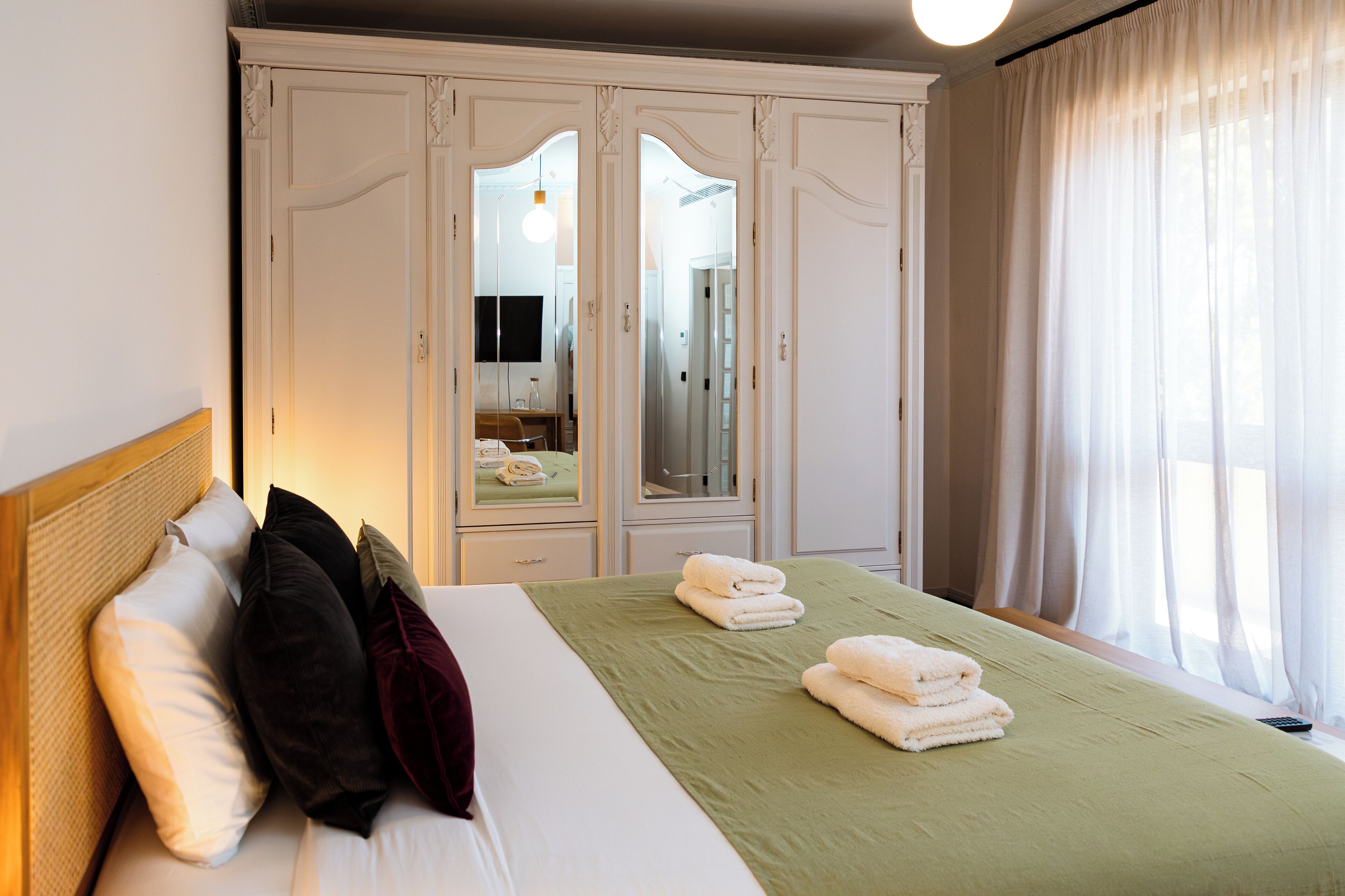 5 bedrooms, WiFi, bed sheets