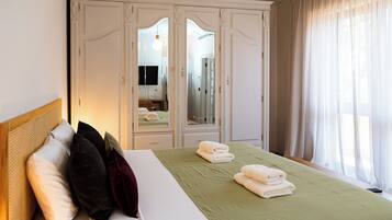 5 bedrooms, WiFi, bed sheets