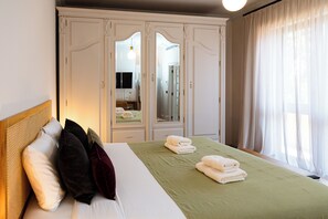 5 bedrooms, WiFi, bed sheets