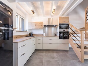 Réfrigérateur, micro-ondes, four, lave-vaisselle